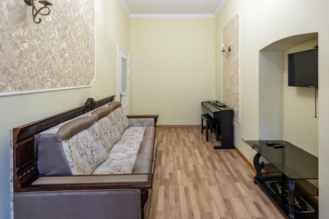 Romari Сербська 9 Daire Lviv Dış mekan fotoğraf
